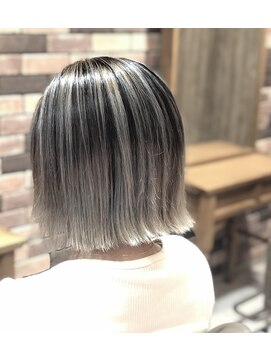 ホワイト 伊勢崎(WHITE) フルブリーチ歴、残留色素をリペア！外国人風バレイヤージュ☆