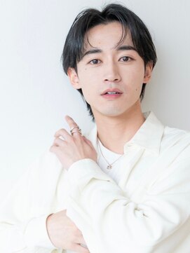 イオ 本厚木(io) 波巻きパーマセンターパート束感アッシュブラックコンマヘア