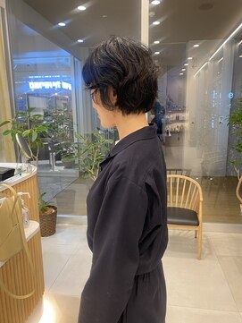 エクリジユウガオカ(equri Jiyugaoka) 【自由が丘】癖活かしたボブウルフ/30代40代50代