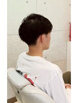 ブリーズ(Breeze)&nbsp;ビジネスカジュアル20代30代黒髪暗髪 刈り上げセンターパート