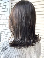 アイリス(IRIS)&nbsp;グレージュ切りっぱなしボブ前髪ありミニボブミルクティベージュ