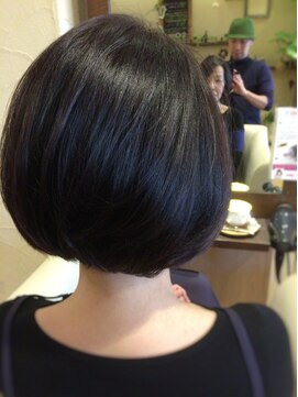 ヴィサージュロカ(VISAGE Loca) 「自然派ミセスにオススメ」漢方ベジカラーのツヤボブ