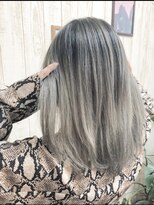 ヘアーデザインルアナ(Hair design Luana.)&nbsp;バレイヤージュ×シルバーアッシュ