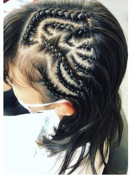 マドゥーズ ヘアショップ(Madoo's hair shop) デザインコーンロウ