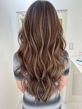 ヨロ 上野(YOLO) ハイライトカラーミルクティーベージュケアブリーチボブ