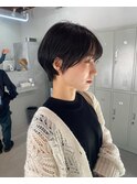 暗髪くびれマッシュショート