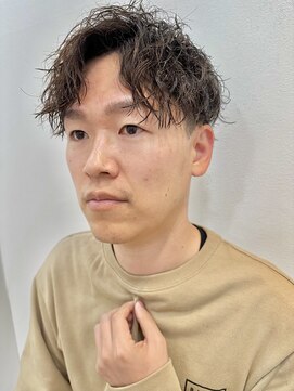 ロミーオム 本厚木(ROMMY. Homme) 刈り上げツイストスパイラルパーマ無造作アップバングメンズヘア