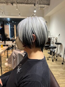 エヌプラスリタ 近鉄八尾(N+lita) アンブレラカラー ホワイトグレー 小顔ショートボブ