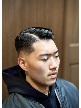 バーバーショップ スバル(BARBERSHOP SUBARU) <理容室><バーバー><おーてぃー>7:3スキンフェード