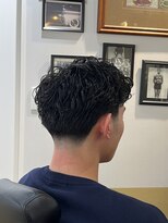 カムレイドフォーライフ(COMRADE 4 LIFE)&nbsp;テーパーフェードにピンパーマ！担当鞭目