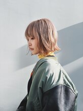 ヘルベチカ・ヘア(Helvetica hair)&nbsp;ハイトーンボブ／ベージュピンク／レイヤーボブ／大人カラー