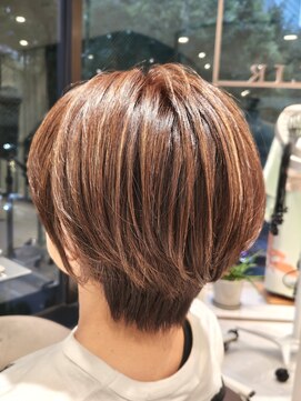 アンベリールフルー(EMBELLIR fleur) 大人の美バランスのひし形ショートカットスタイル