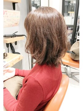 ミッシェル アフロート(michelle afloat) 20代30 代40代50代ラウンドCカーブカット×ふわラフ外ハネ