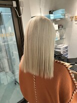 コワファーストナガサキシャンプーボーイ(COIFF1RST NAGASAKI SHAMPOO BOY)&nbsp;長崎 ブリーチ2回 ホワイトブロンド