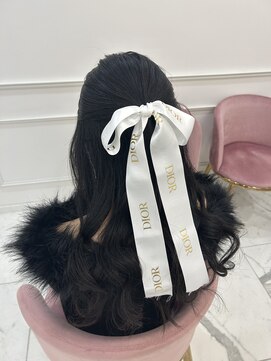 リルミー(Lilme) ふわふわハーフアップと大きめリボンがかわいい