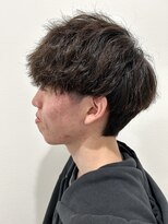 ヒュイル バイ ニアウ(Hwyl by Niau) ツイストスパイラルパーマメンズカットパーマ波巻きスパイラル