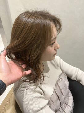 ナンバー 大分中央町店(N°) レイヤーカットフェミニンミディアムくびれスタイルグレージュ