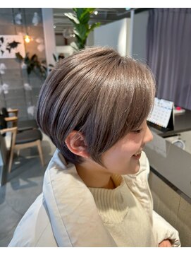 ギネス(Giness) 丸みショートボブ×透明感ベージュイメチェン