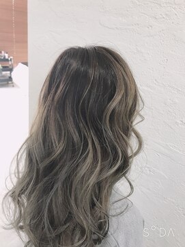 ミリ(Mm.) バレイヤージュ ウェーブスタイル