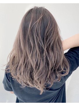 シエスタ バイ アンブルリュクス(siesta by amble luxe) 大人可愛いエモージュ