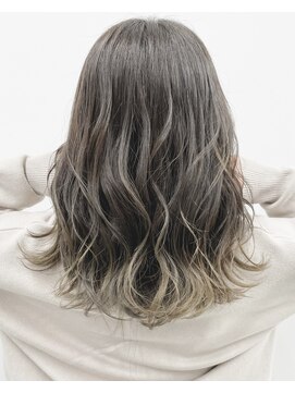 アライブ キチジョウジ(ALIVE Kichijoji) 繊細な筋感のナチュラルバレイヤージュカラー