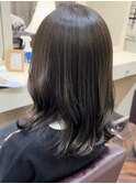 透明感暗髪レイヤー外ハネミディアム