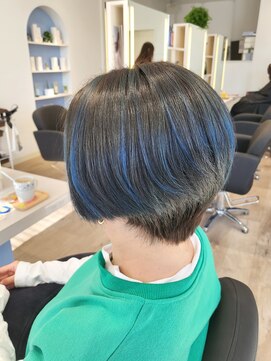 フロート ウラ(FLOAT ula) 前下がりショート