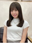 顔周りレイヤー オリーブカラー ぱっつん前髪 内巻きロング