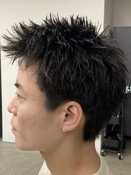 フイ 新宿3丁目(Hui) フェザーパーマ/グレーブルーカラー/刈り上げショートパンク