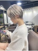 ホワイトベージュ　デザインカラー　ハイライト　インナーカラー