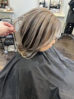 ウル(Ulu)&nbsp;白髪ぼかしバレイヤージュ