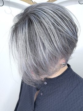 ブレイズヘアー(BLAZEhair) 【白髪と馴染むデザイン】ホワイトバレイヤージュ×ブリーチ３回
