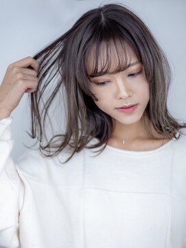 オーストヘアー リュウール(Aust hair Lueur) ヌーディグレージュのナチュラルハイライトで抜け感styleに
