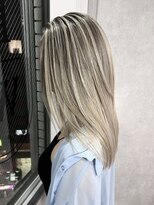 ロウル 渋谷(LOWRL)&nbsp;バレイヤージュ/ミディアムヘア/シルキーベージュ