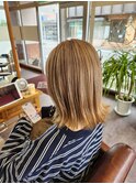 魅力を引き出す、ナチュラルなミルクティーベージュ。