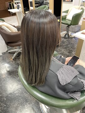 ランタナ(Lantana) 毛先のブリーチ履歴に繋ぐ【白髪ボカシハイライト】