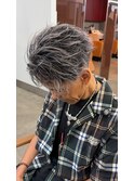 大人かっこいいシルバーグレーバレイヤージュサーフフェザー