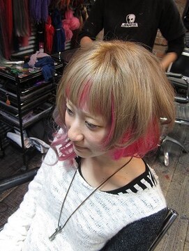 トリックストア(TRICK STORE) 内側ピンク＆パステルカラーのエクステでオシャアシメ♪