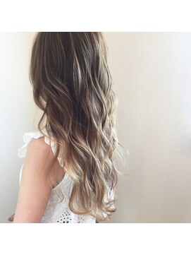 ヴィヴェンテ(VIVENTE.) 光に透けるロンググラデーション