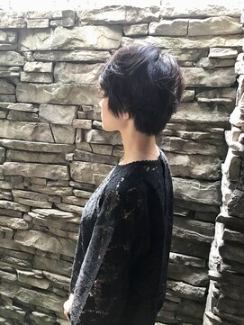 リリー(LiLy) 黒髪permショート