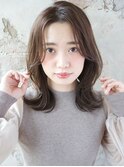 流行【センター分け】×【くびれヘア】×【ヌーディーベージュ】