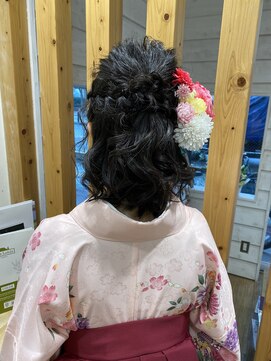 ハコブネ(Hacobune) 卒業式 袴に似合うミディアムハーフアップ