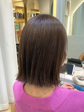 ロンドプランタン 恵比寿(Lond Printemps) 大人かわいい切りっぱなし外はねグレーアッシュボブ