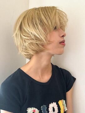 ノラ ウメダ(NORA UMEDA) ダブルカラーブロンドミルクティーベージュボブレイヤー