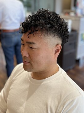 ビービードットコム/0084(BB.com/0084) 外国人風クセ毛パーマ＆スキンフェード