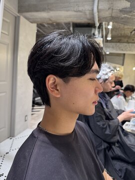 ゼスト リル 新宿(ZEST lill) センターパート フェザーパーマ フェザーショート 毛流れ