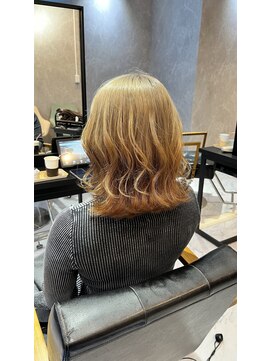 リリス(Lilith) やわらかオレンジベージュ×ゆるウェーブ