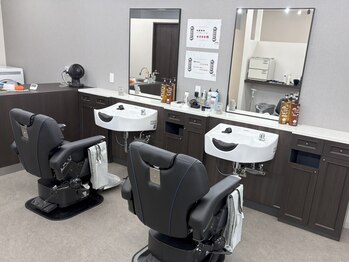 散髪屋ちょいすの写真/30代以上の男性にオススメなサロン★白&グレー基調の清潔感のあるシンプルな店内は美容院が苦手な方も安心!