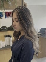 チオ(Chio) 陰影で魅せる「バレイヤージュ×ミルクティーグレージュ」