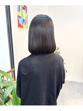 エブリ(evri) 前下がりボブ　ボブ　ワンカールボブ　白髪染め　髪質改善